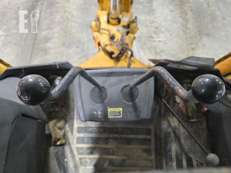 2005-deere-410g-image-28