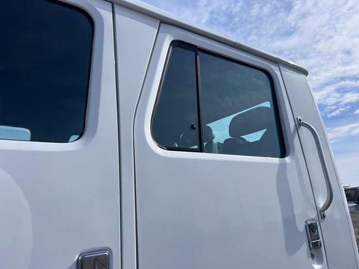 #1008-•-international-cab-and-chassis-image-14