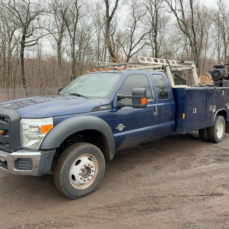 2012 FORD F550 XL