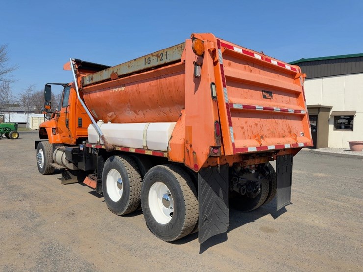 2012-international-7600-image-3