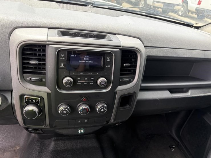 2016-dodge-1500-image-16