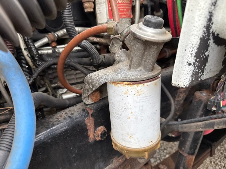 2010-massey-ferguson-8-image-12