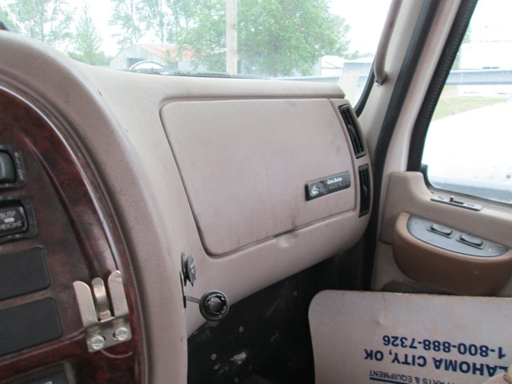 #46168-•-inop-2006-mack-613-vision-t/a-daycab-truck-tractor-1m1ak06yx6n010204-image-41