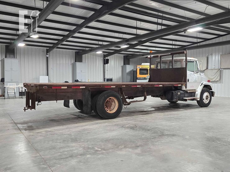 1994-freightliner-fl70-image-3