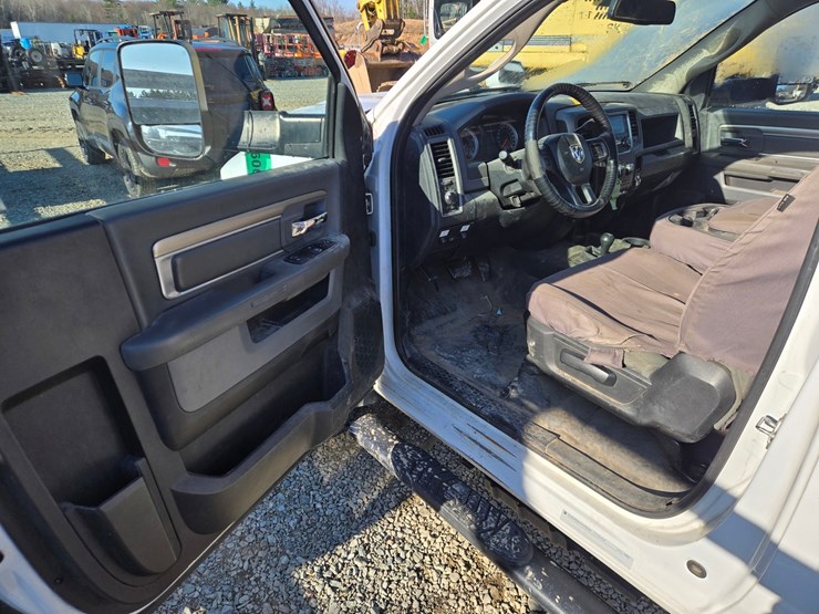 2017-massey-ferguson-8-image-46