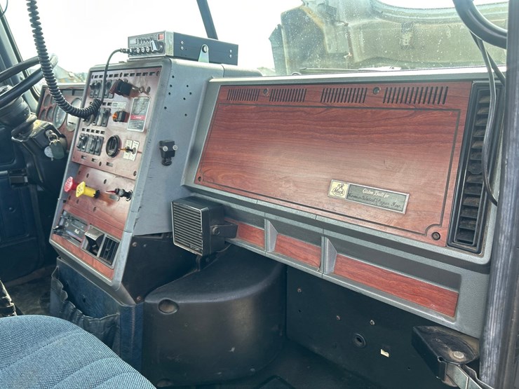 1999-mack-cl713-image-17