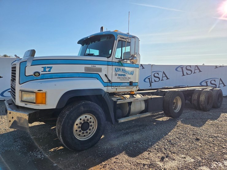 1999-mack-cl713-image-13