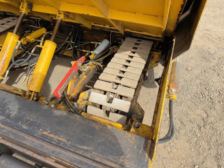 2005-gehl-1648-image-11