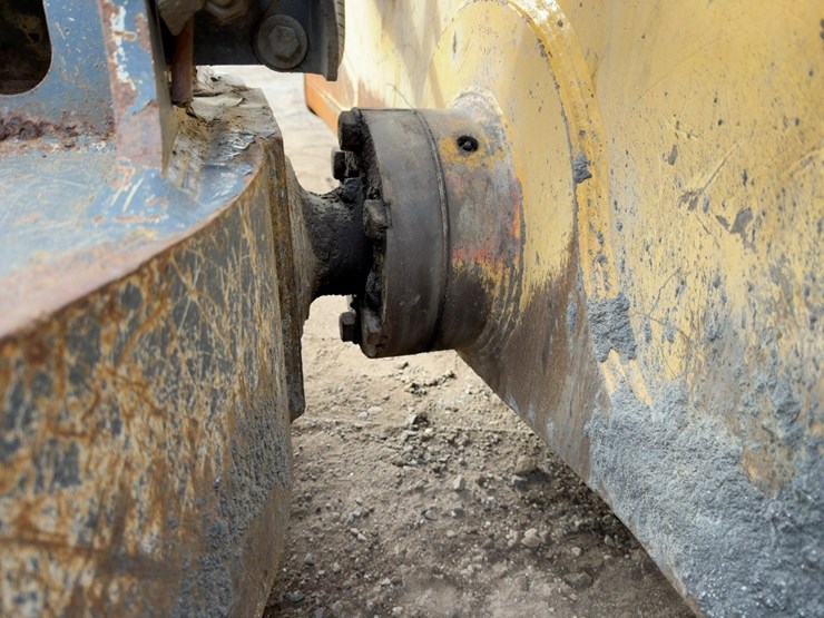 2014-deere-750k-lgp-image-13