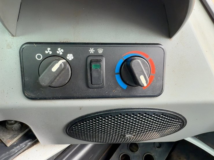 2020-bobcat-t740-image-20