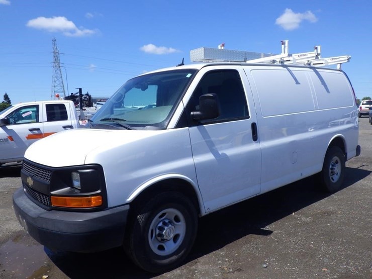 2015-chevrolet-express-2500-image-1