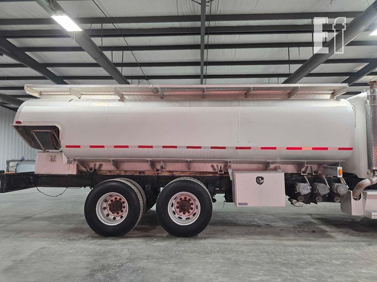 2009-peterbilt-340-image-18