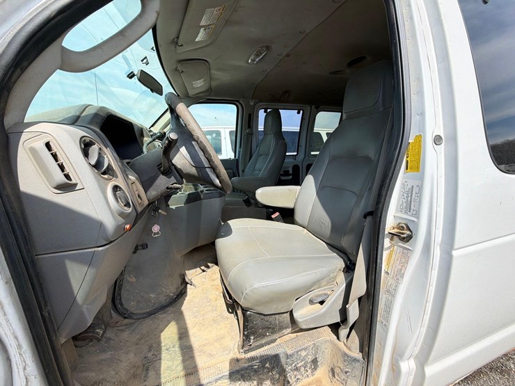 2012-ford-e350-image-14