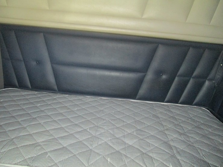 2008-peterbilt-389-image-37