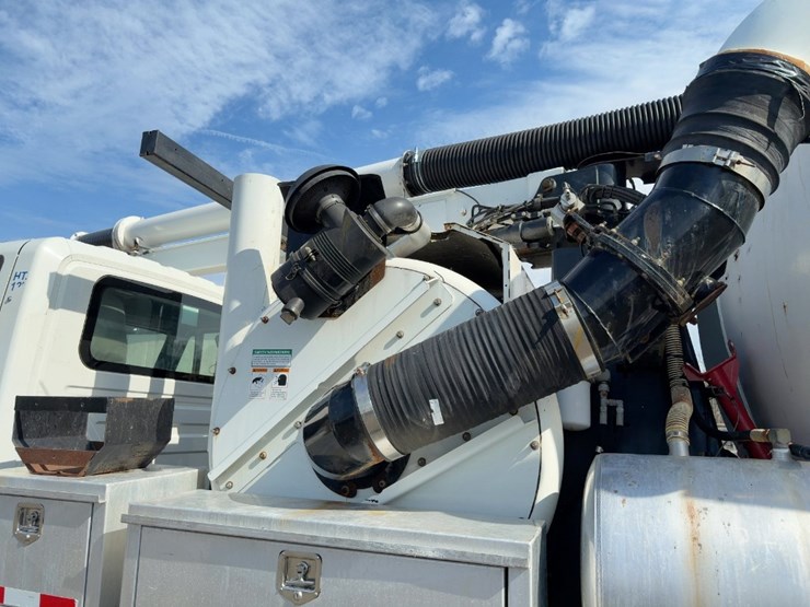 2006-international-7400-image-21