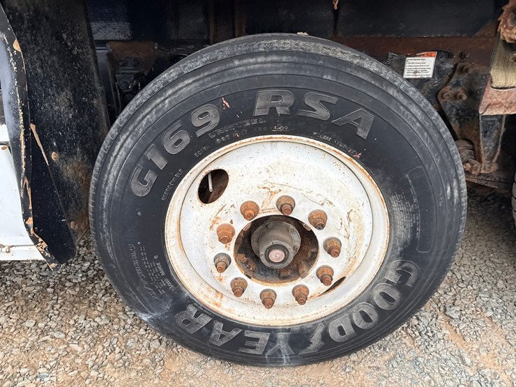 2010-massey-ferguson-8-image-94