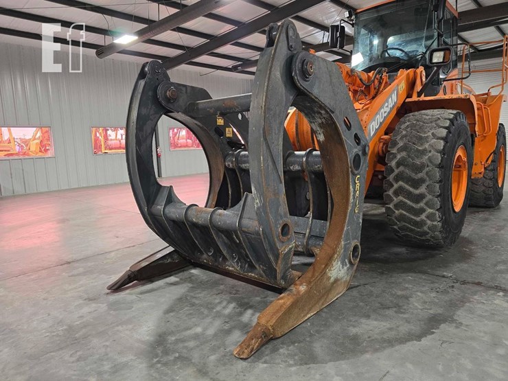 2017-doosan-dl300-5-image-9