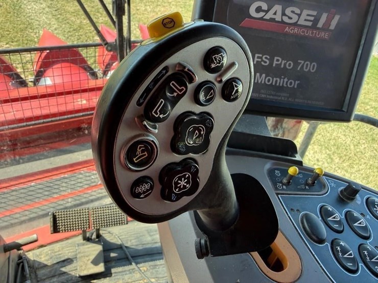 2014-case-ih-8230-image-56