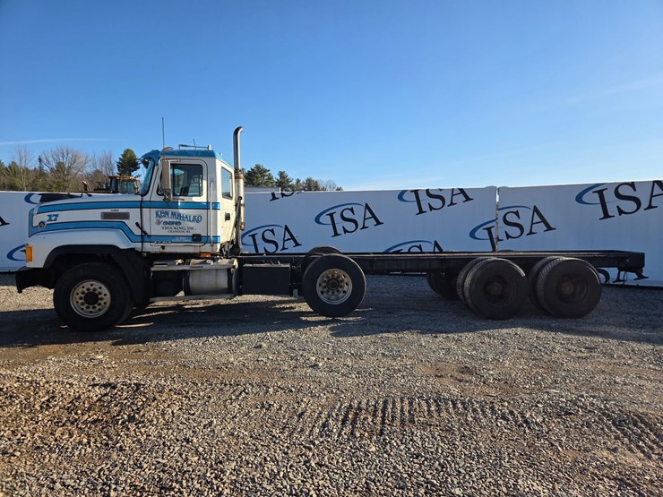 1999-mack-cl713-image-15