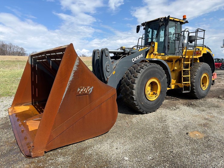 2022-john-deere-844-image-3