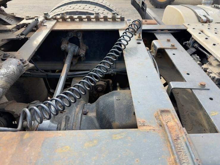 2013-mack-pinnacle-cxu613-image-14