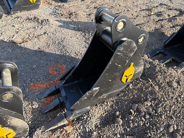 caterpillar-303-image-1