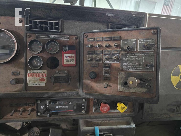 1999-kenworth-t800-image-14