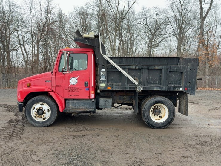 2003-freightliner-fl70-image-2