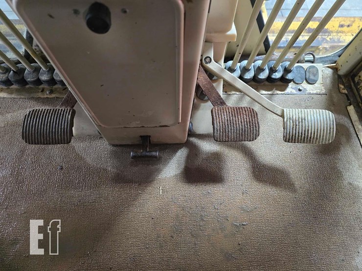 2006-caterpillar-143h-image-18