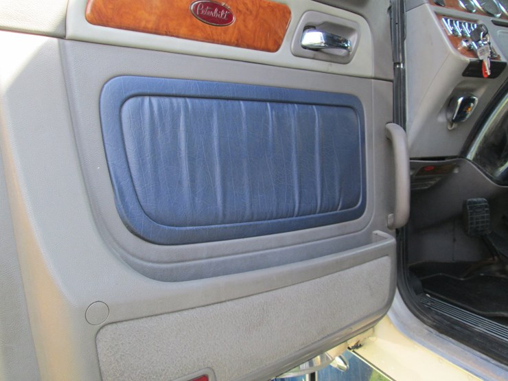 2008-peterbilt-389-image-31