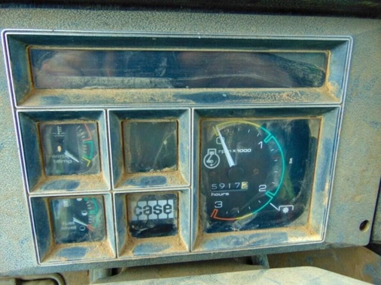 case-2090-tractor-image-19