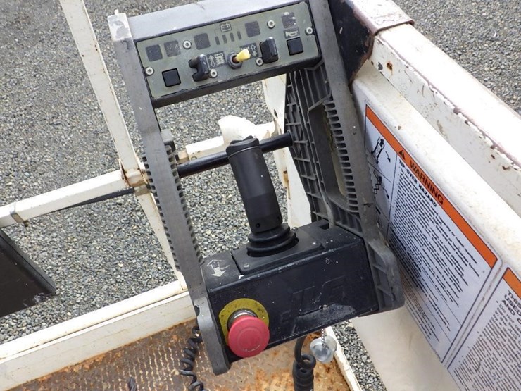 2016-jlg-3246es-image-19