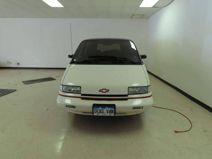 1990-chevrolet-lumina-apv-van-image-2