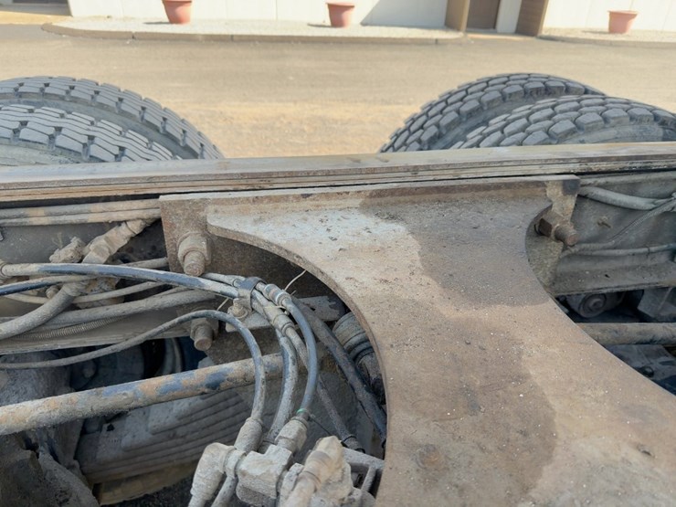 2001-mack-rd688s-image-19