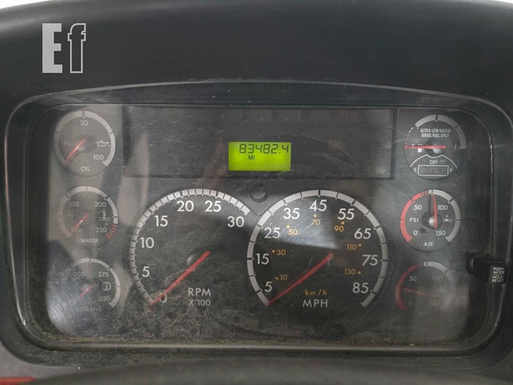 2015-freightliner-business-class-m2-106-image-11