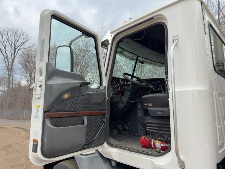 2018-mack-pinnacle-cxu613-image-24