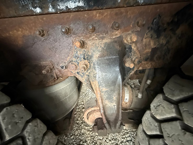 2010-massey-ferguson-8-image-37