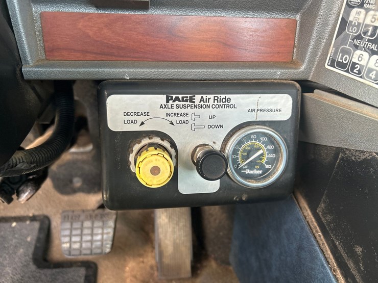 1999-mack-cl713-image-127