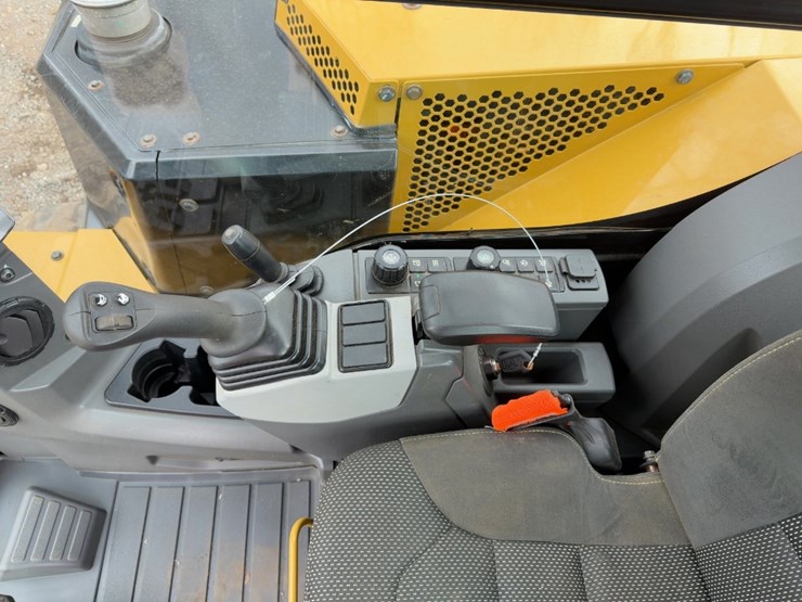 2022-caterpillar-306-image-31