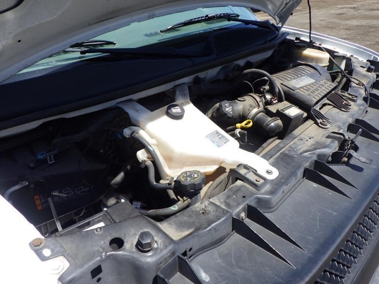 2015-chevrolet-express-2500-image-11