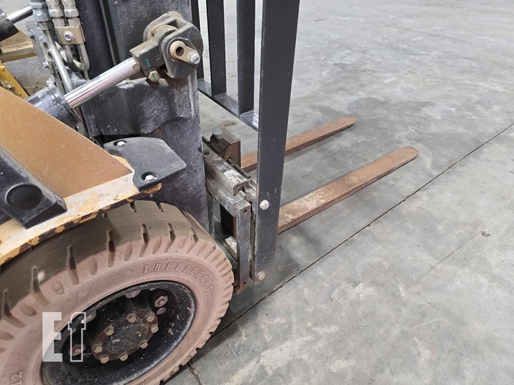 2019-caterpillar-gp25n-image-11