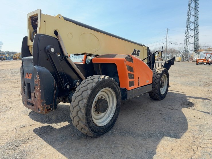 2016-jlg-1055-image-5