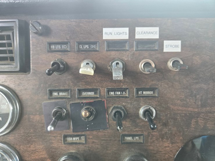 1991-peterbilt-357-image-68