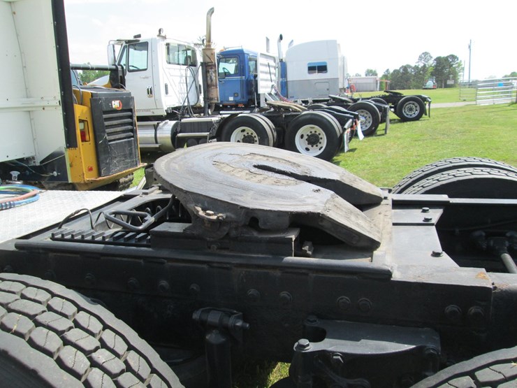 2008-peterbilt-389-image-7