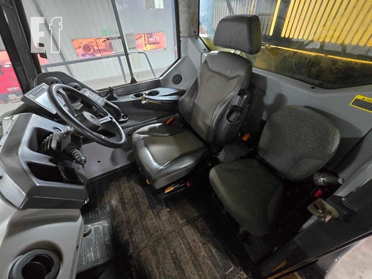 2021-deere-260e-image-9