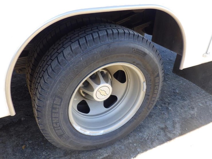 2009-chevrolet-3500hd-image-13