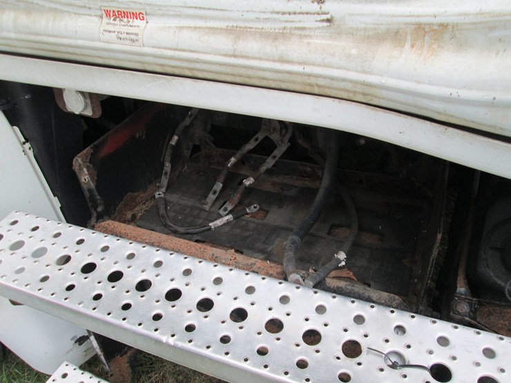 #46165-•-inop-2012-freightliner-t/a-daycab-truck-tractor-1fujgebg8clbv8611-image-37