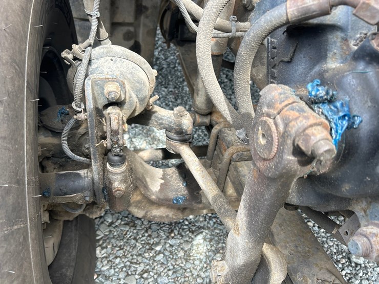 2010-massey-ferguson-8-image-41