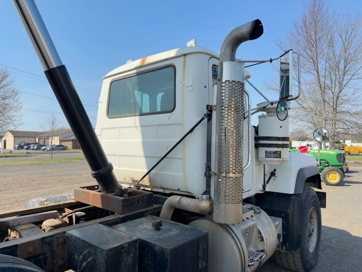 2001-mack-rd688s-image-20