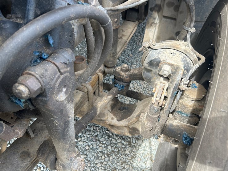 2010-massey-ferguson-8-image-43